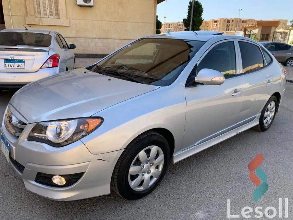 هيونداي إلنترا اوتوماتك مستعملة فضي موديل 2022 - صورة 2