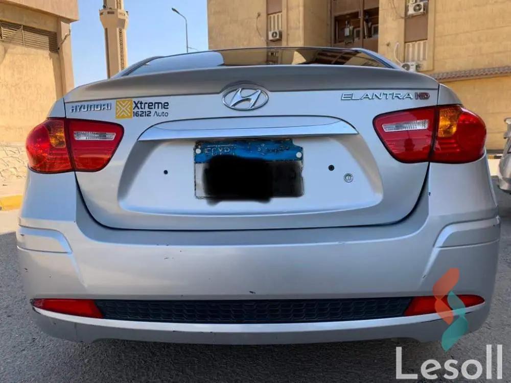 هيونداي إلنترا اوتوماتك مستعملة فضي موديل 2022 - صورة 3