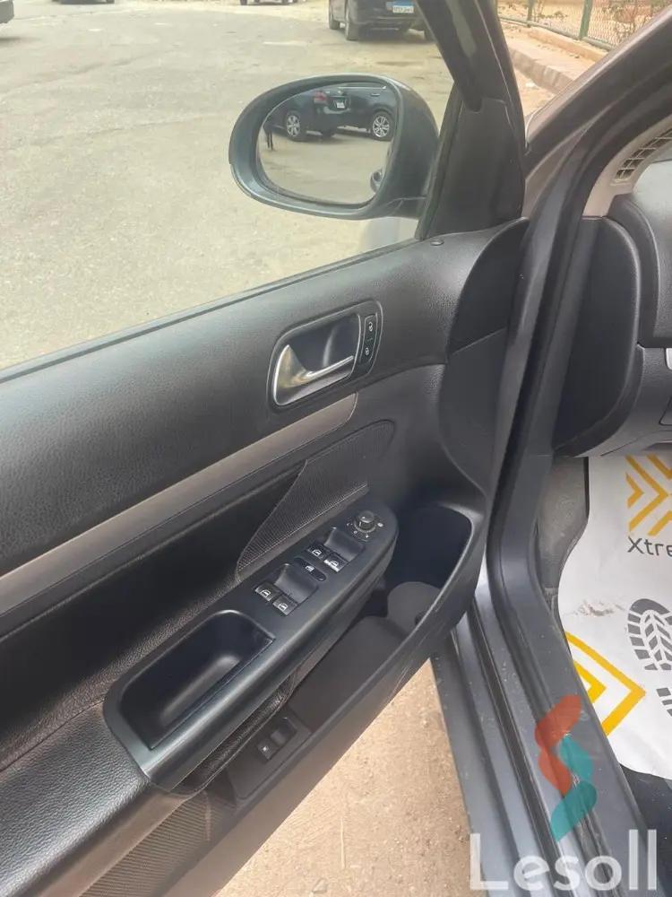 فولكس واجن جيتا اوتوماتك مستعملة رمادي داكن موديل 2011 - كل الصور