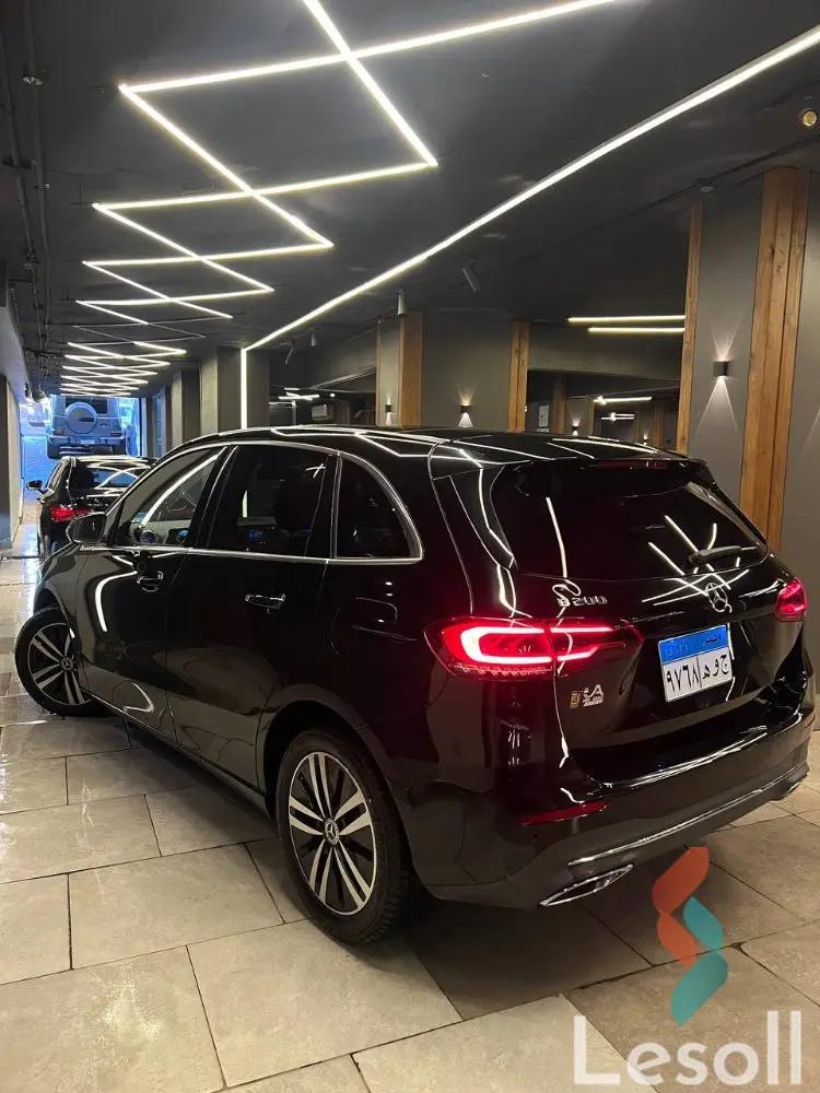 مرسيدس بنز بي ٢٠٠ اوتوماتك مستعملة أسود موديل 2022