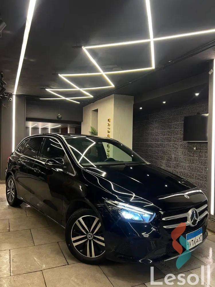مرسيدس بنز بي ٢٠٠ اوتوماتك مستعملة أسود موديل 2022