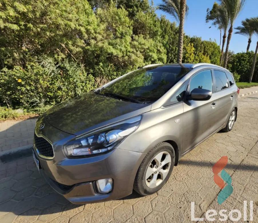 كيا ستينجر اوتوماتك مستعملة رمادي داكن موديل 2017 - صورة 2