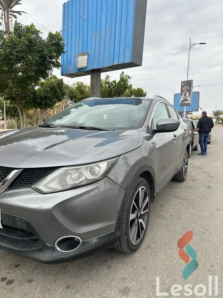 نيسان قشقاي اوتوماتك مستعملة رمادي داكن موديل 2016