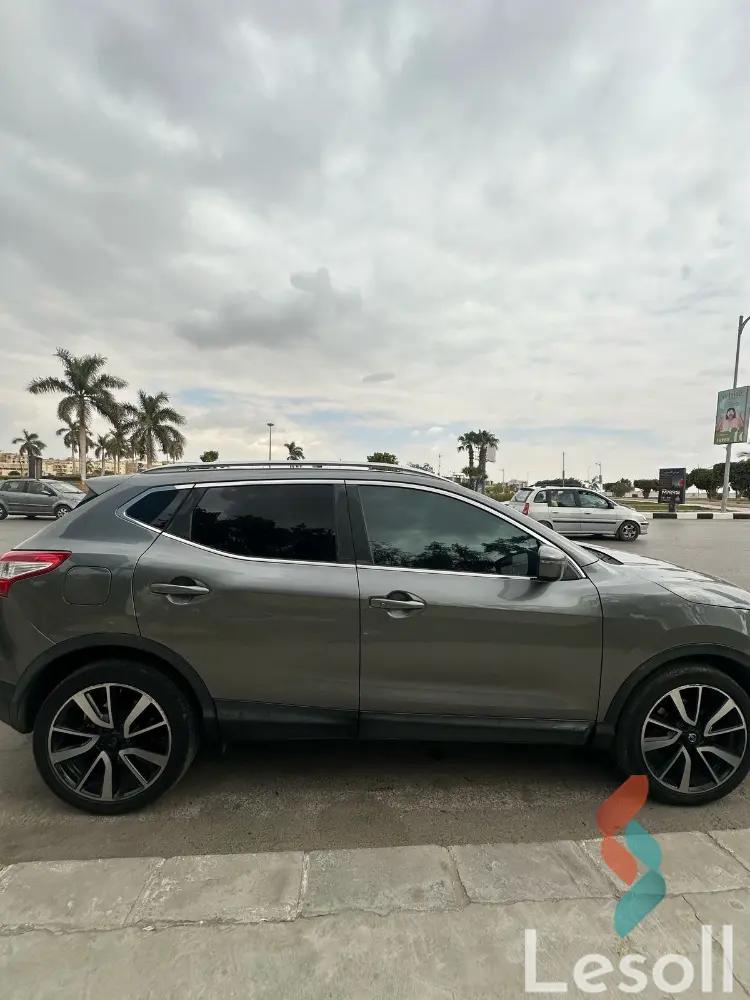 نيسان قشقاي اوتوماتك مستعملة رمادي داكن موديل 2016