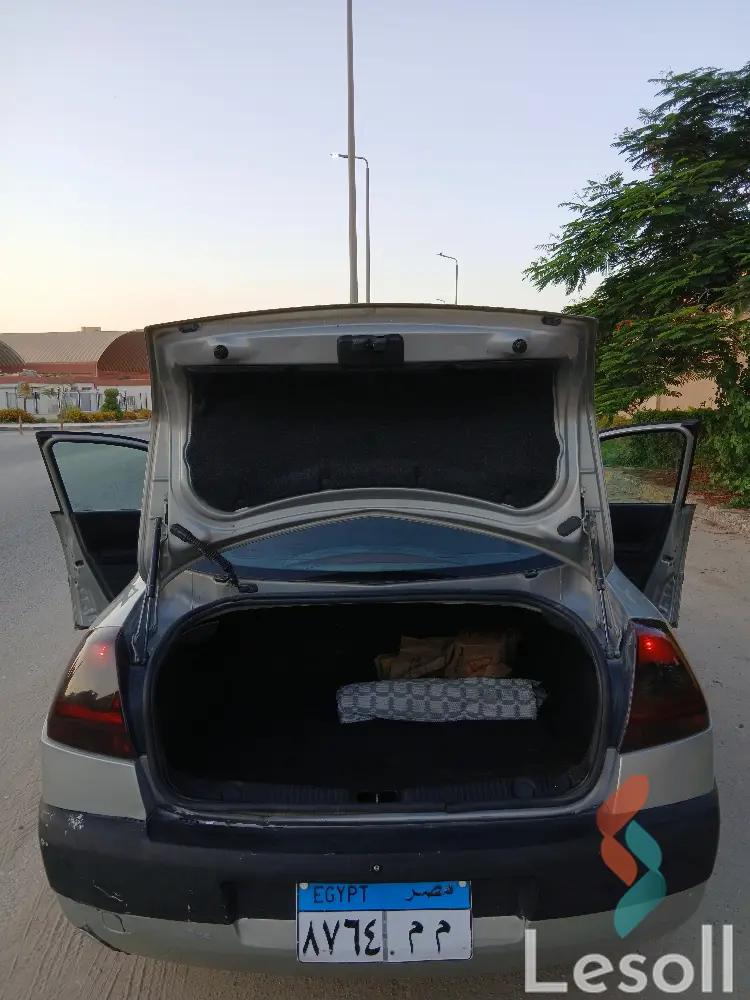 رينو ميجان اوتوماتك مستعملة فضي موديل 2006 - صورة 3