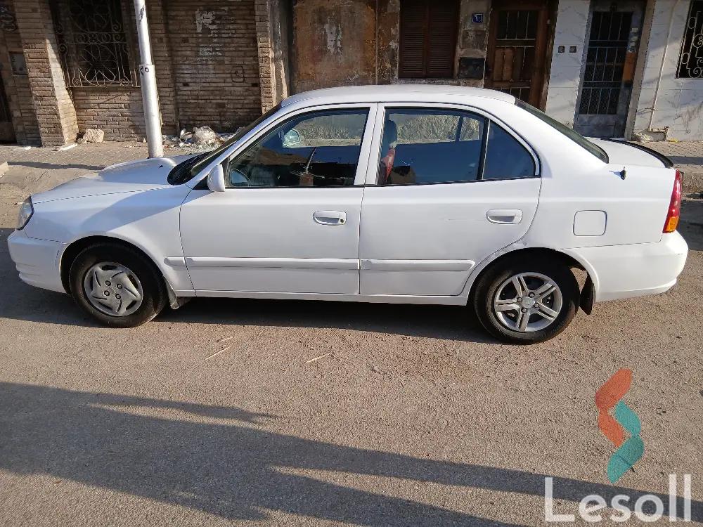 هيونداي فيرنا مانيوال مستعملة أبيض موديل 2016 - صورة 4