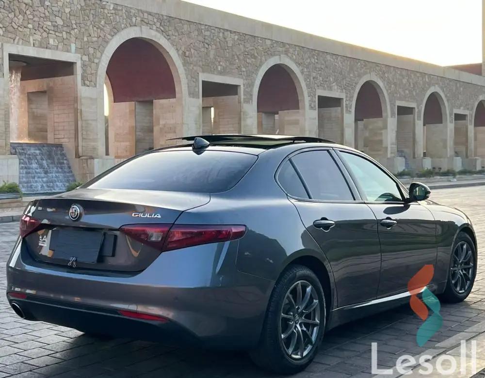الفا روميو ألفا روميو جوليا اوتوماتك جديدة رمادي داكن موديل 2021 - صورة 3
