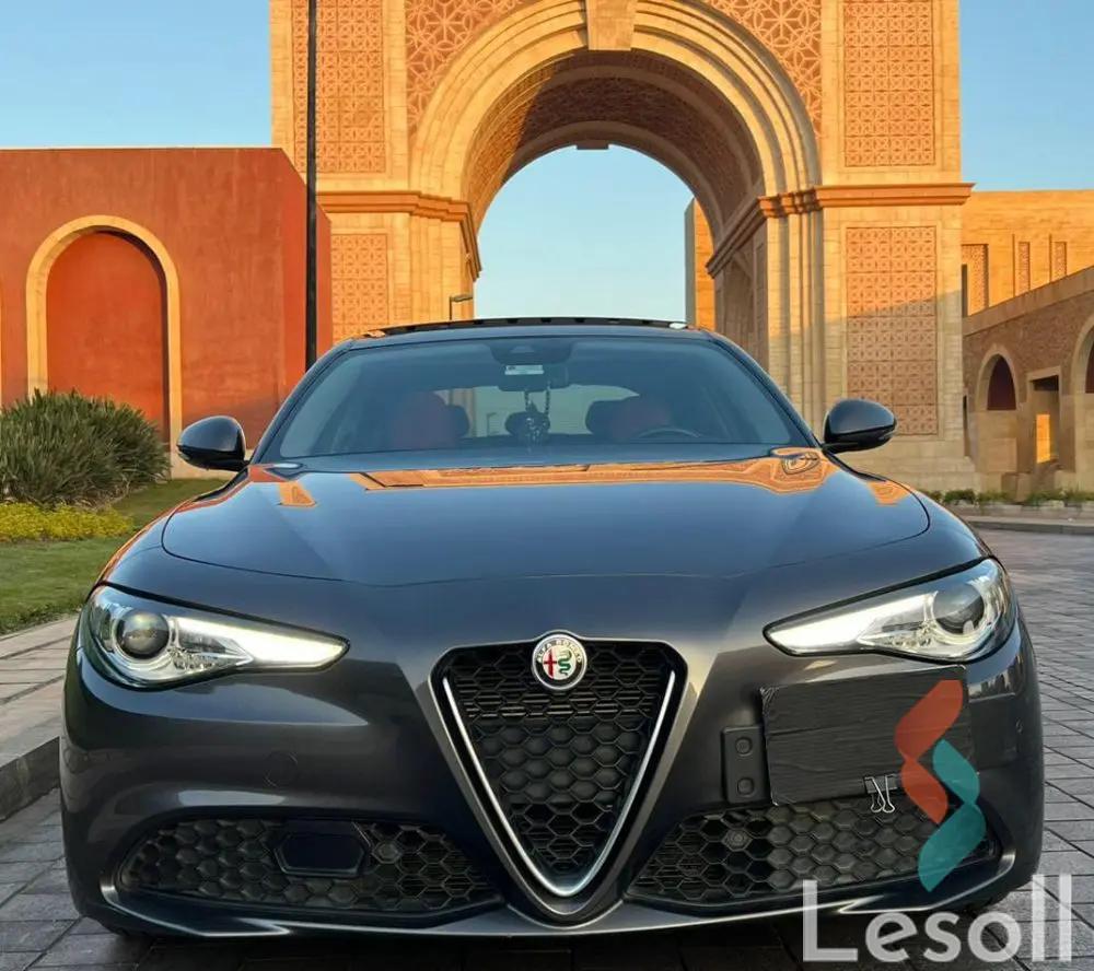 الفا روميو ألفا روميو جوليا اوتوماتك جديدة رمادي داكن موديل 2021 - الصورة الرئيسية