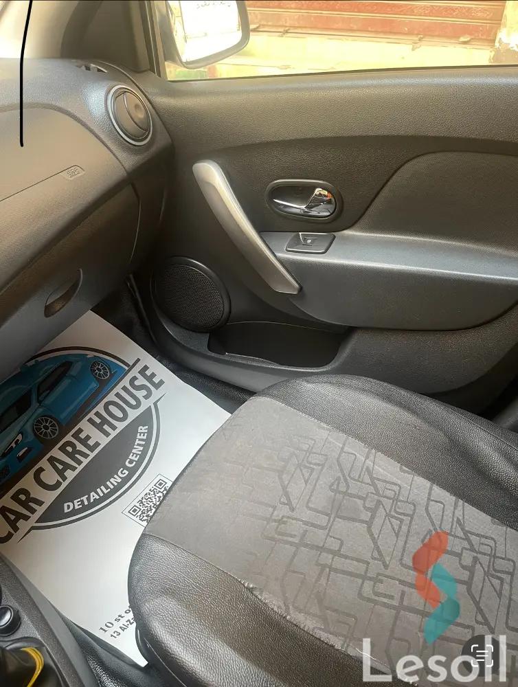 رينو لوجان اوتوماتك مستعملة رمادي داكن موديل 2017 - كل الصور