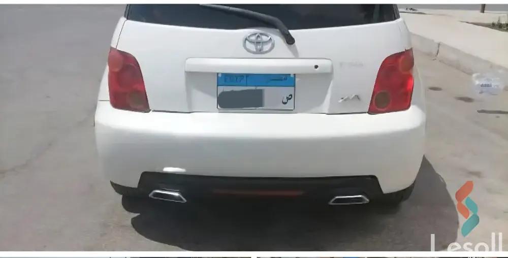 تويوتا كورولاهاتشباك اوتوماتك مستعملة أبيض موديل 2005