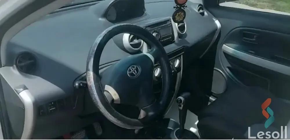 تويوتا كورولاهاتشباك اوتوماتك مستعملة أبيض موديل 2005