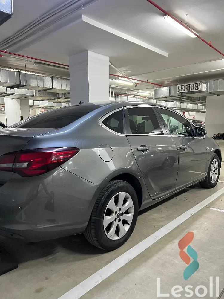 أوبل أسترا اوتوماتك مستعملة رمادي داكن موديل 2020