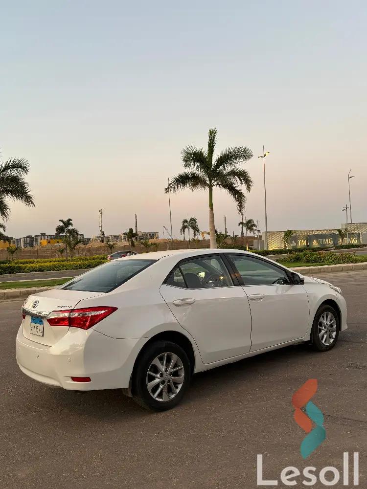 تويوتا كورولا مانيوال مستعملة أبيض موديل 2014