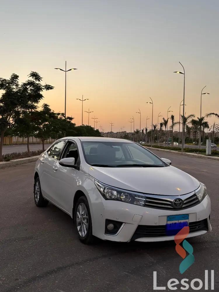 تويوتا كورولا مانيوال مستعملة أبيض موديل 2014