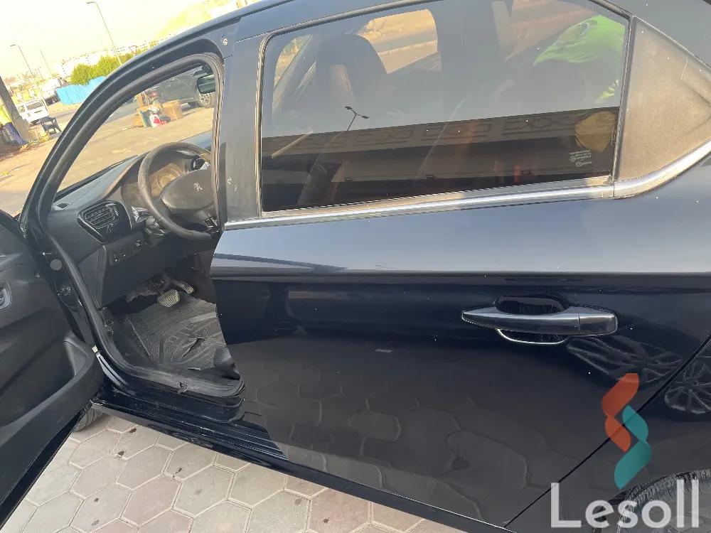 بيجو 301 اوتوماتك مستعملة أسود موديل 2014 - كل الصور