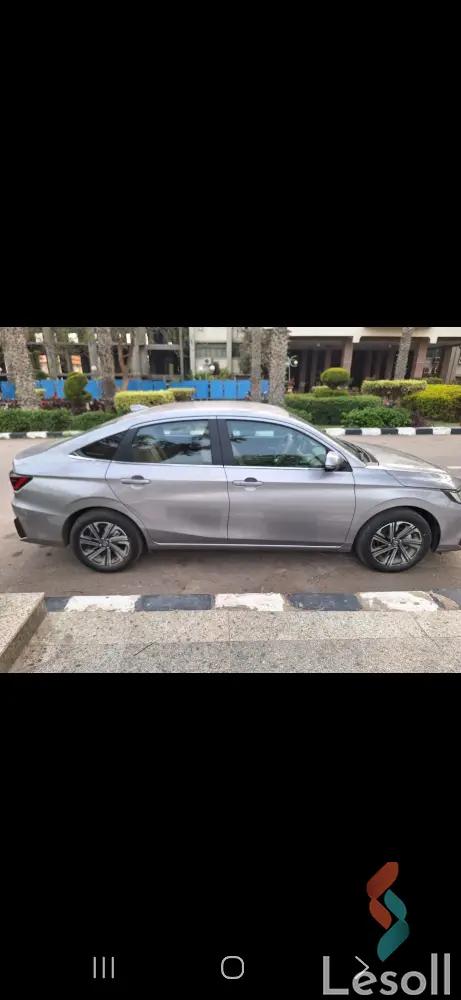 تويوتا يارس اوتوماتك مستعملة رمادي داكن موديل 2023