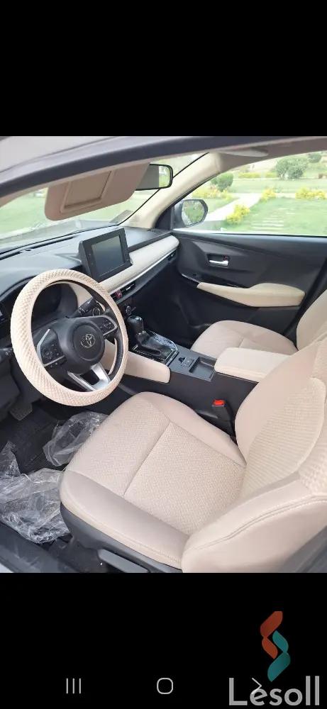 تويوتا يارس اوتوماتك مستعملة رمادي داكن موديل 2023