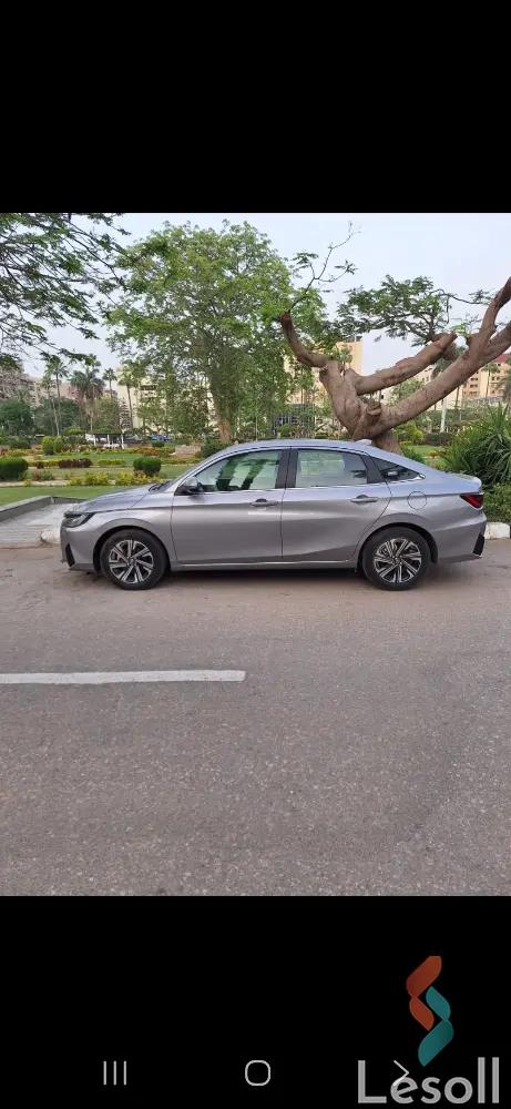 تويوتا يارس اوتوماتك مستعملة رمادي داكن موديل 2023