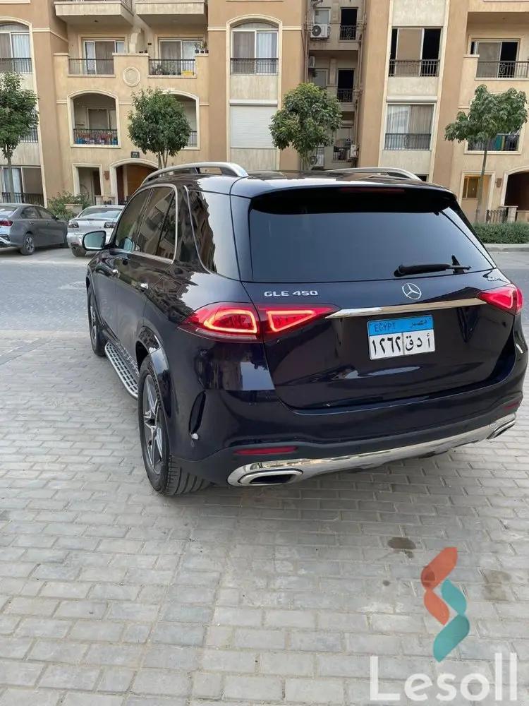 مرسيدس بنز جي إل سي اوتوماتك مستعملة أسود موديل 2025 - صورة 2