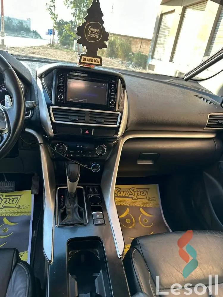 ميتسوبيشي إكليبس كروس اوتوماتك مستعملة رمادي داكن موديل 2019