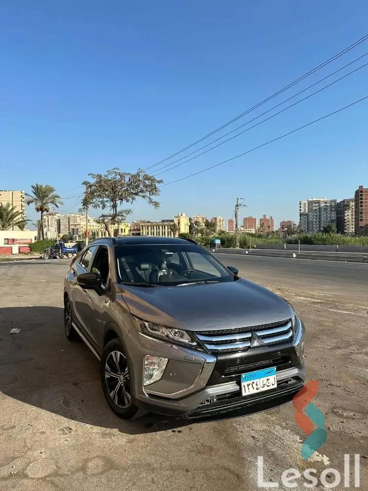 ميتسوبيشي إكليبس كروس اوتوماتك مستعملة رمادي داكن موديل 2019