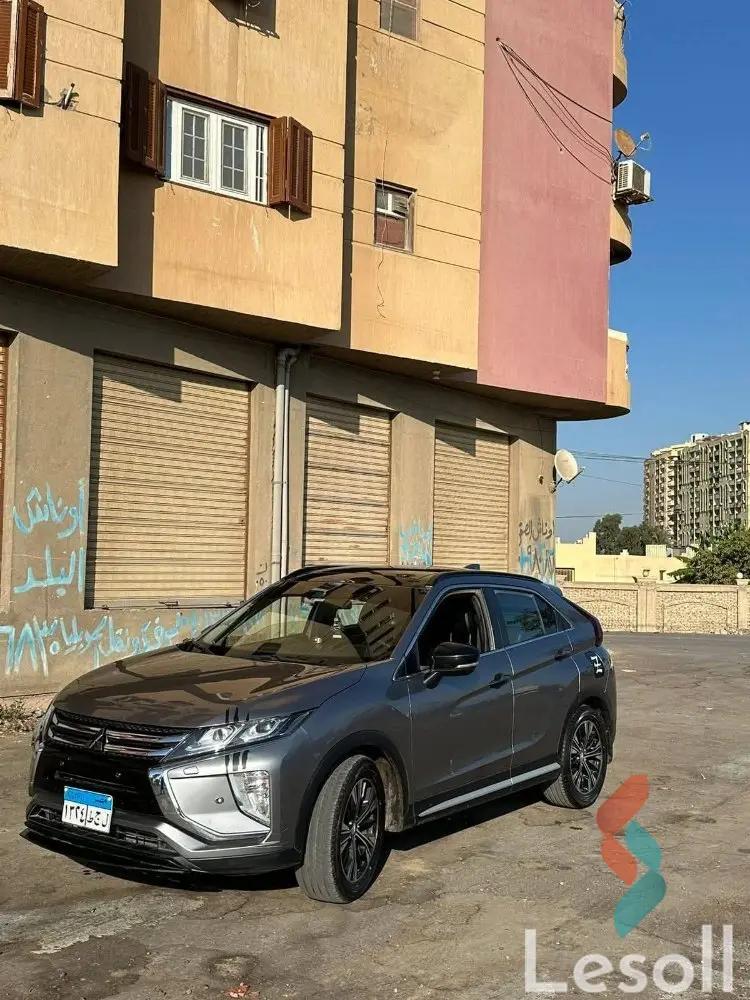 ميتسوبيشي إكليبس كروس اوتوماتك مستعملة رمادي داكن موديل 2019