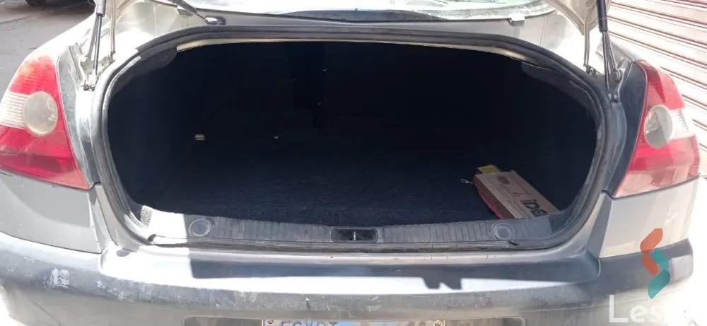 رينو ميجان اوتوماتك مستعملة فضي موديل 2005 - كل الصور