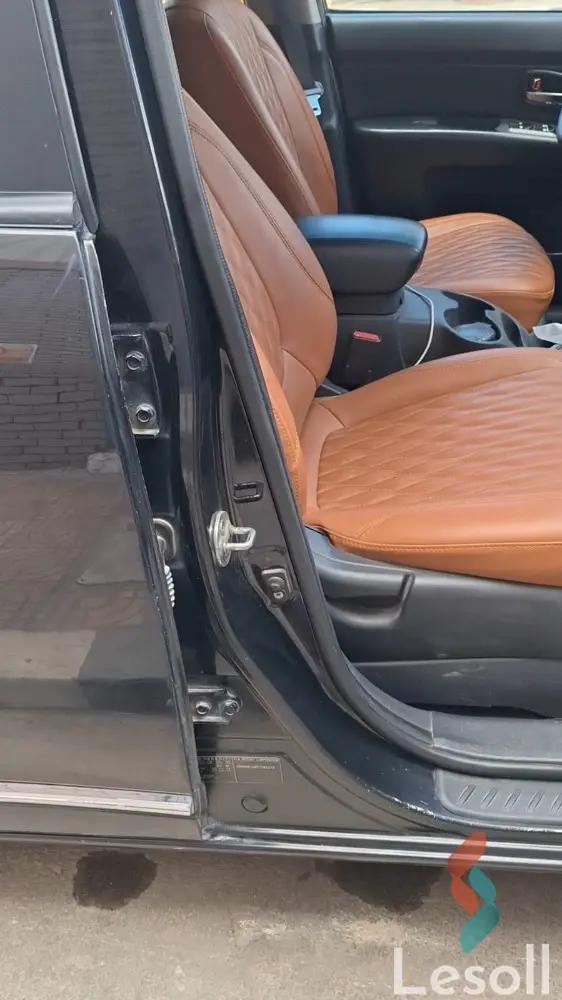 كيا كارينز اوتوماتك مستعملة أسود موديل 2012