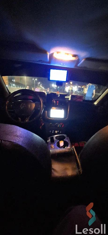 رينو سانديرو اوتوماتك مستعملة أزرق موديل 2016 - كل الصور