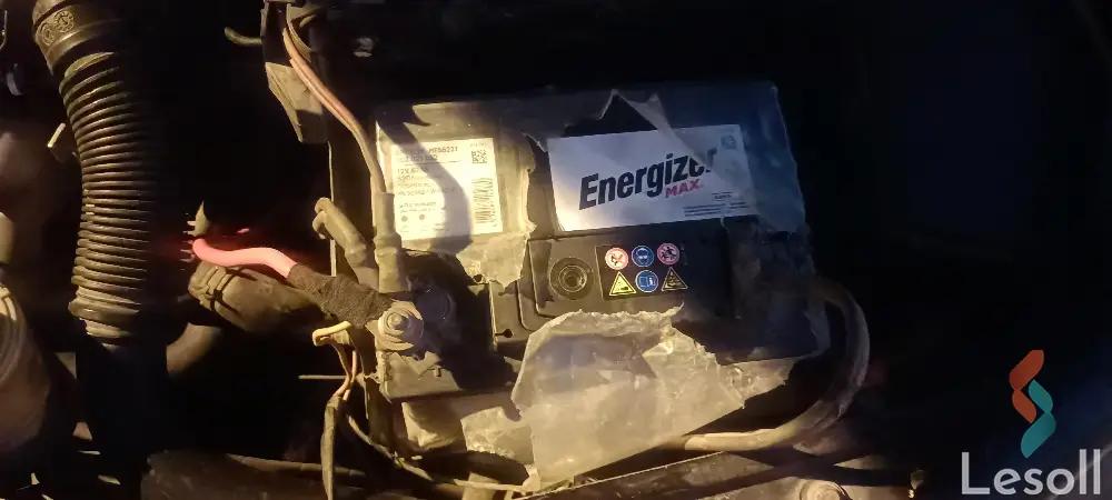 رينو سانديرو مانيوال مستعملة أسود موديل 2011