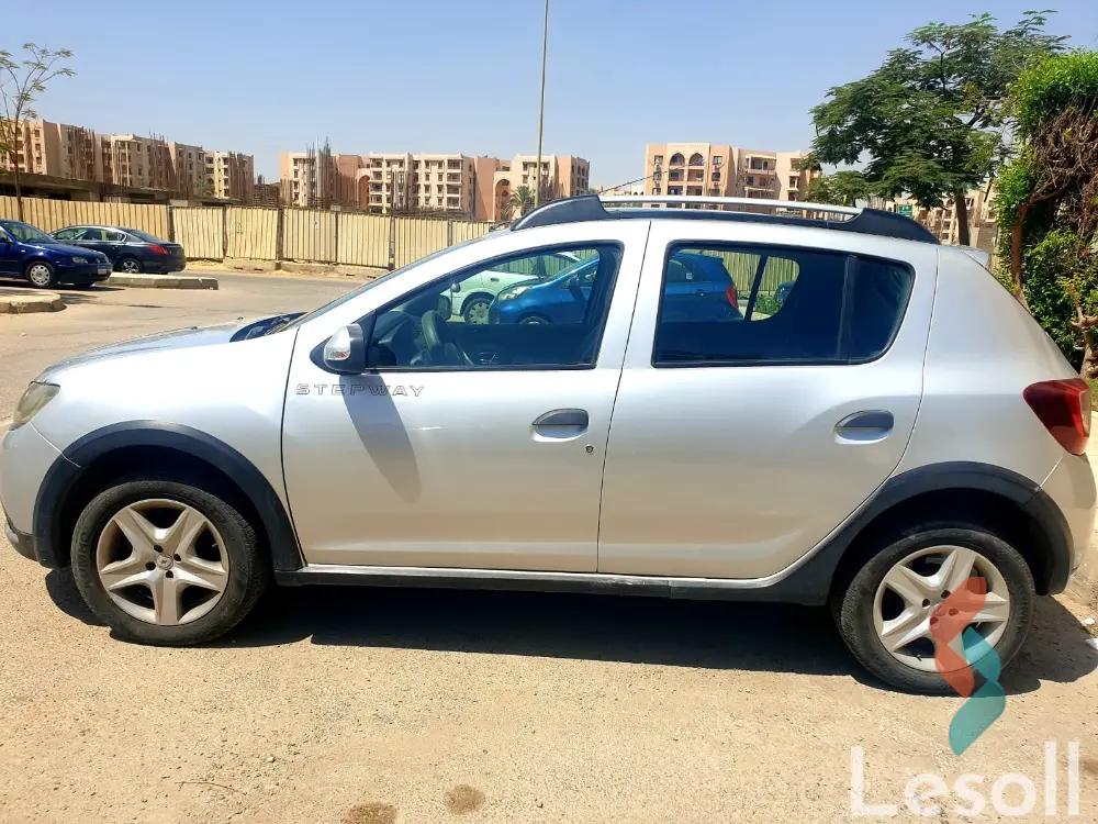 رينو سانديرو اوتوماتك مستعملة فضي موديل 2015