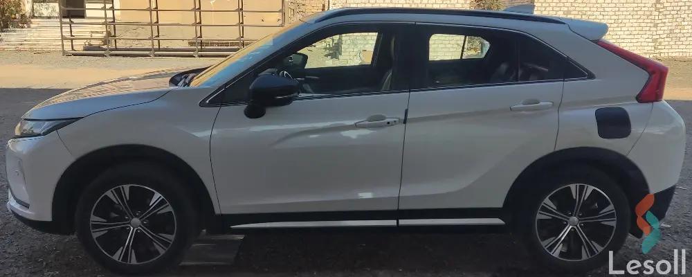 ميتسوبيشي إكليبس كروس اوتوماتك مستعملة أبيض موديل 2021