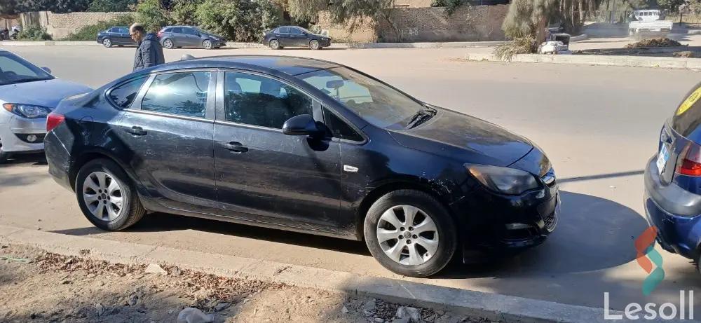 أوبل أسترا اوتوماتك مستعملة أسود موديل 2014