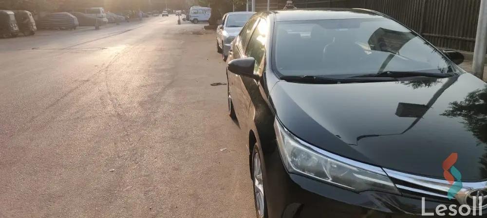 تويوتا كورولا اوتوماتك مستعملة أسود موديل 2017