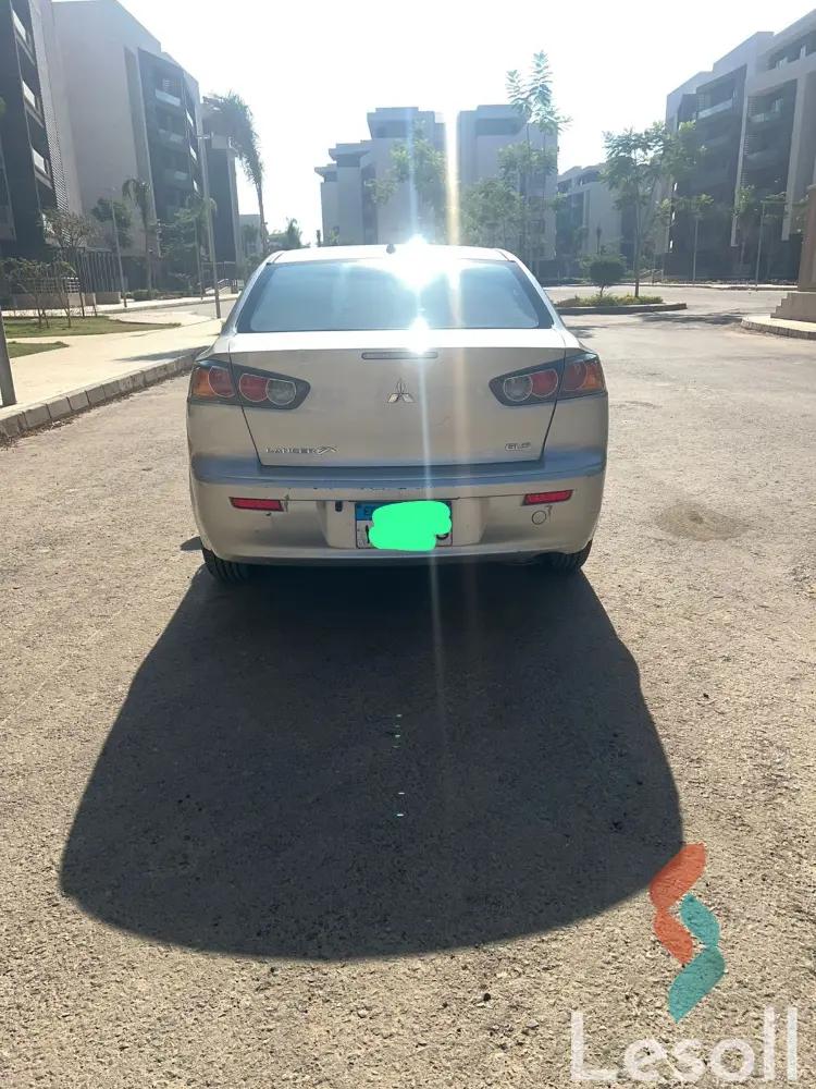 ميتسوبيشي لانسر اوتوماتك مستعملة فضي موديل 2015