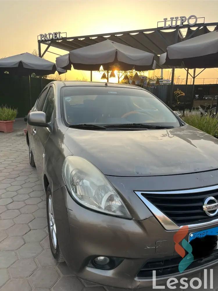 نيسان صني اوتوماتك مستعملة رمادي داكن موديل 2015