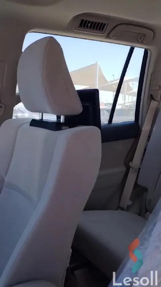 تويوتا لاندكروزربرادو اوتوماتك جديدة أبيض موديل 2023 - كل الصور