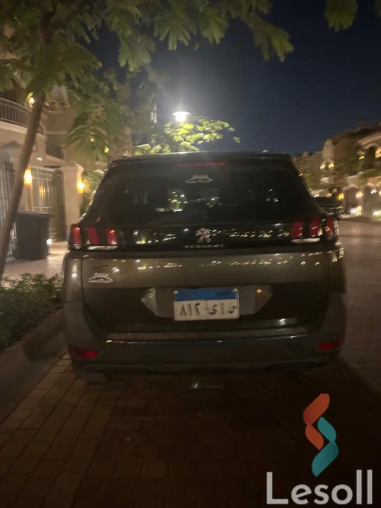 بيجو 5008 اوتوماتك مستعملة فضي موديل 2020