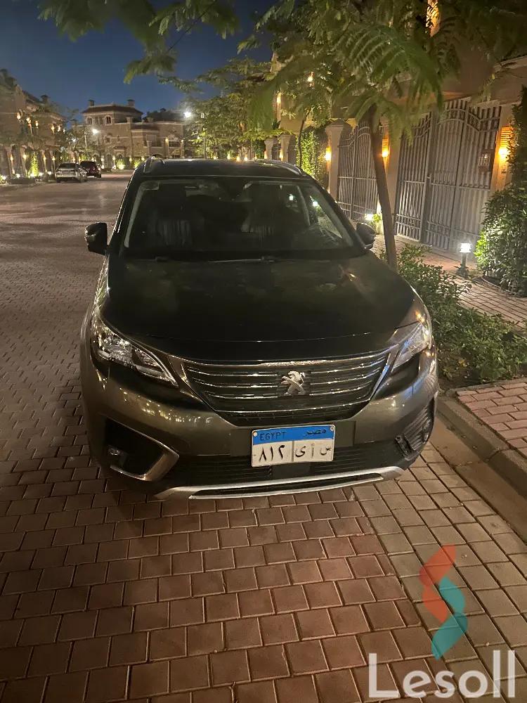 بيجو 5008 اوتوماتك مستعملة فضي موديل 2020