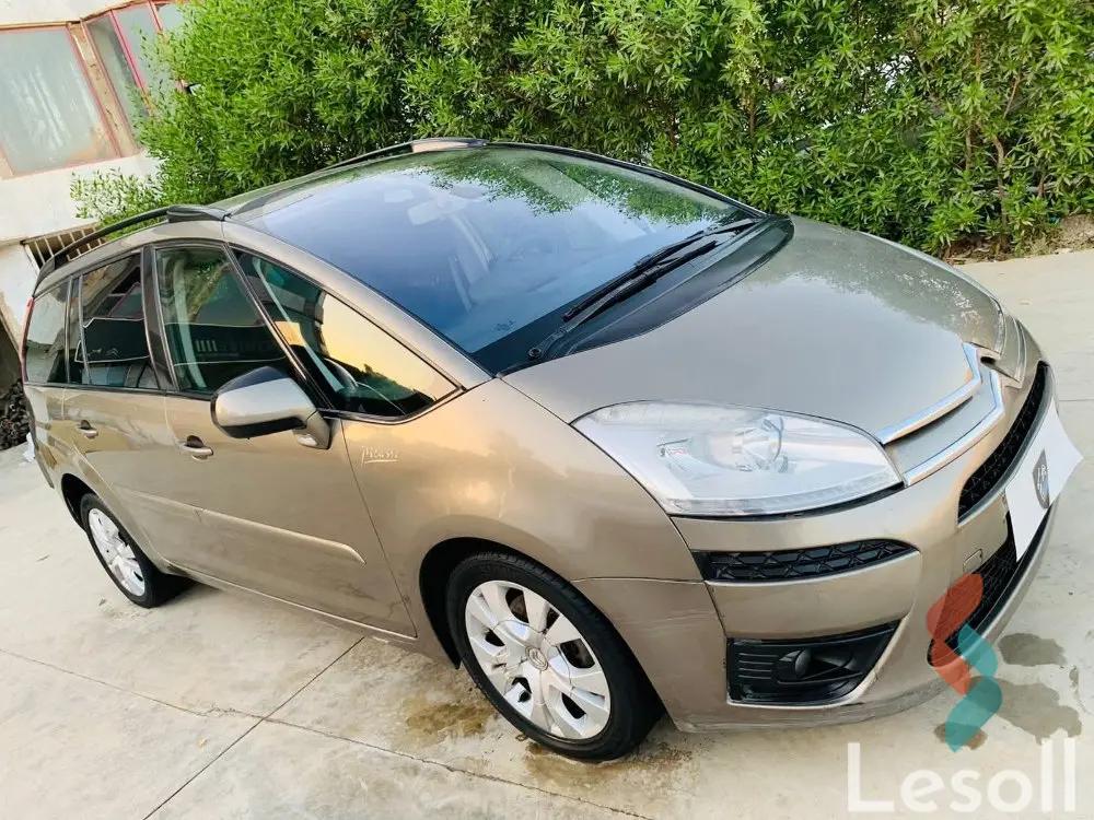 ستروين سي4 اوتوماتك مستعملة أبيض موديل 2011