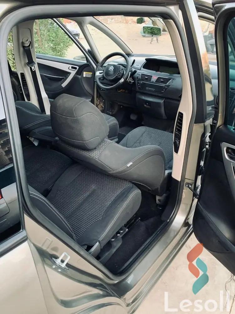 ستروين سي4 اوتوماتك مستعملة أبيض موديل 2011 - كل الصور