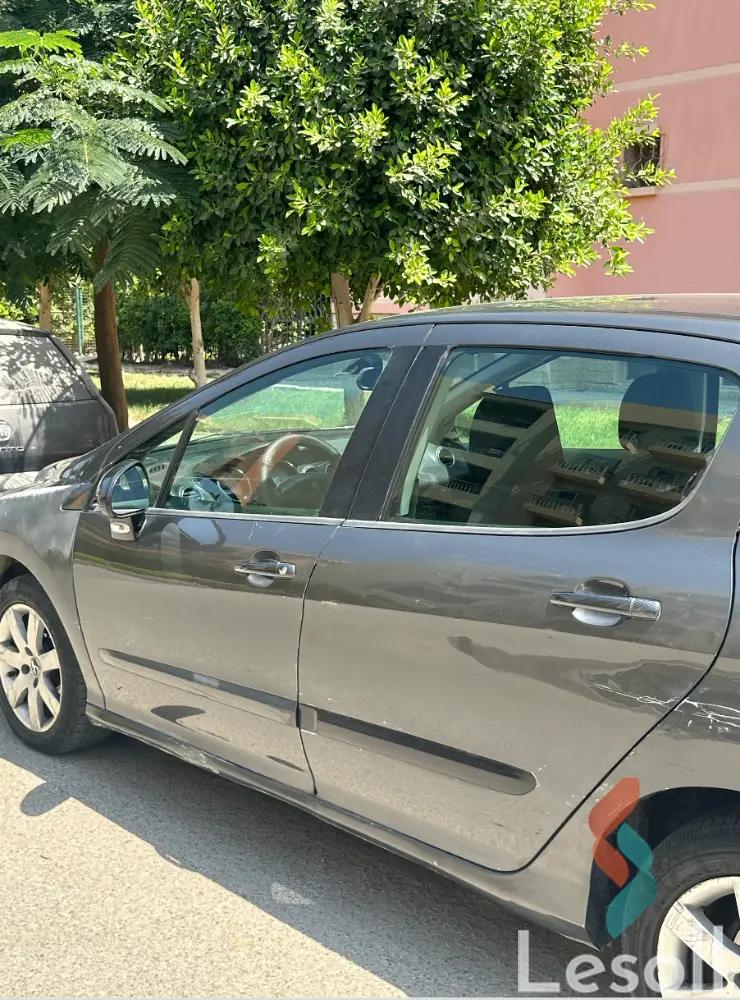 بيجو 308 اوتوماتك مستعملة رمادي داكن موديل 2011