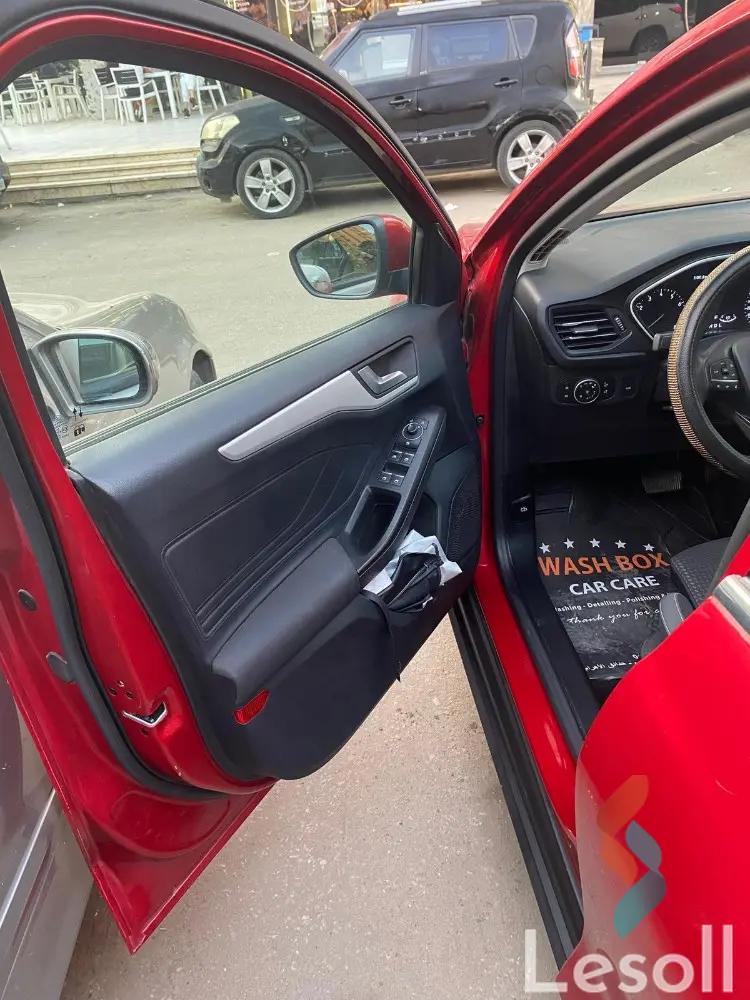 Ford focus automatic used red model 2022 - Image 4