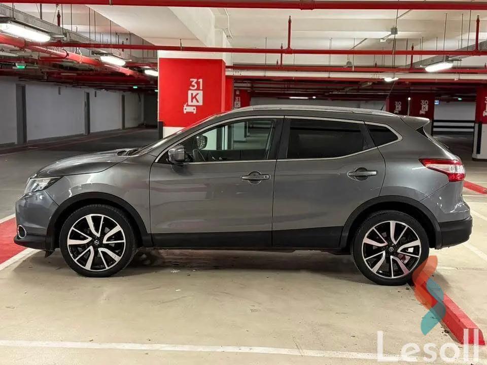 نيسان قشقاي اوتوماتك مستعملة رمادي داكن موديل 2015