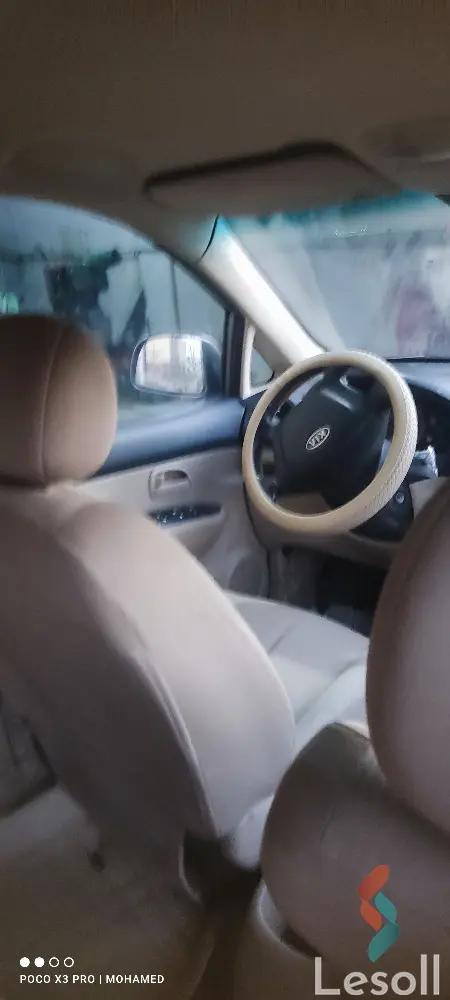 كيا كارينز اوتوماتك مستعملة رمادي داكن موديل 2010