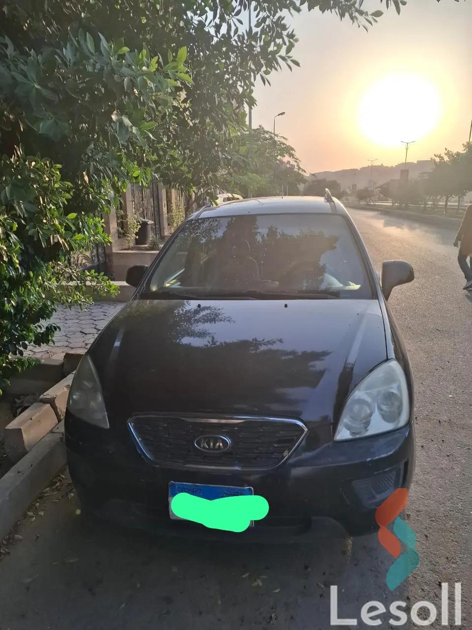 كيا كارينز اوتوماتك مستعملة أسود موديل 2011