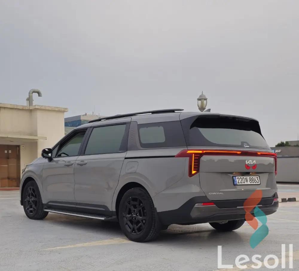 كيا كارنفال اوتوماتك جديدة رمادي داكن موديل 2025