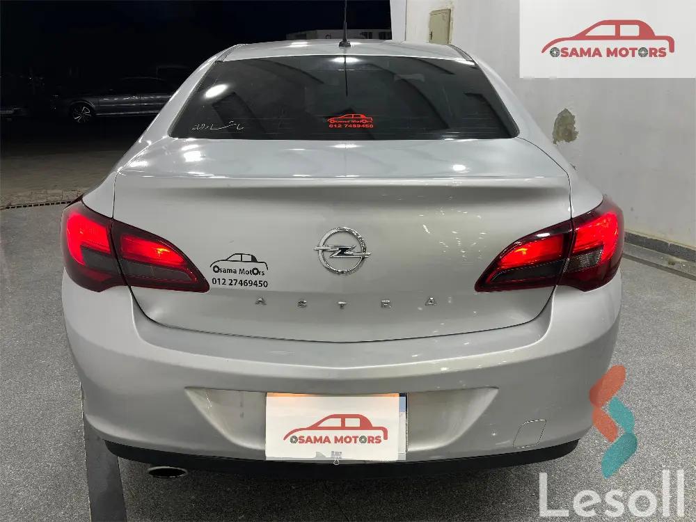 أوبل أسترا اوتوماتك مستعملة فضي موديل 2021