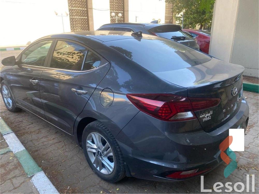 هيونداي إلنترا اوتوماتك مستعملة رمادي داكن موديل 2025