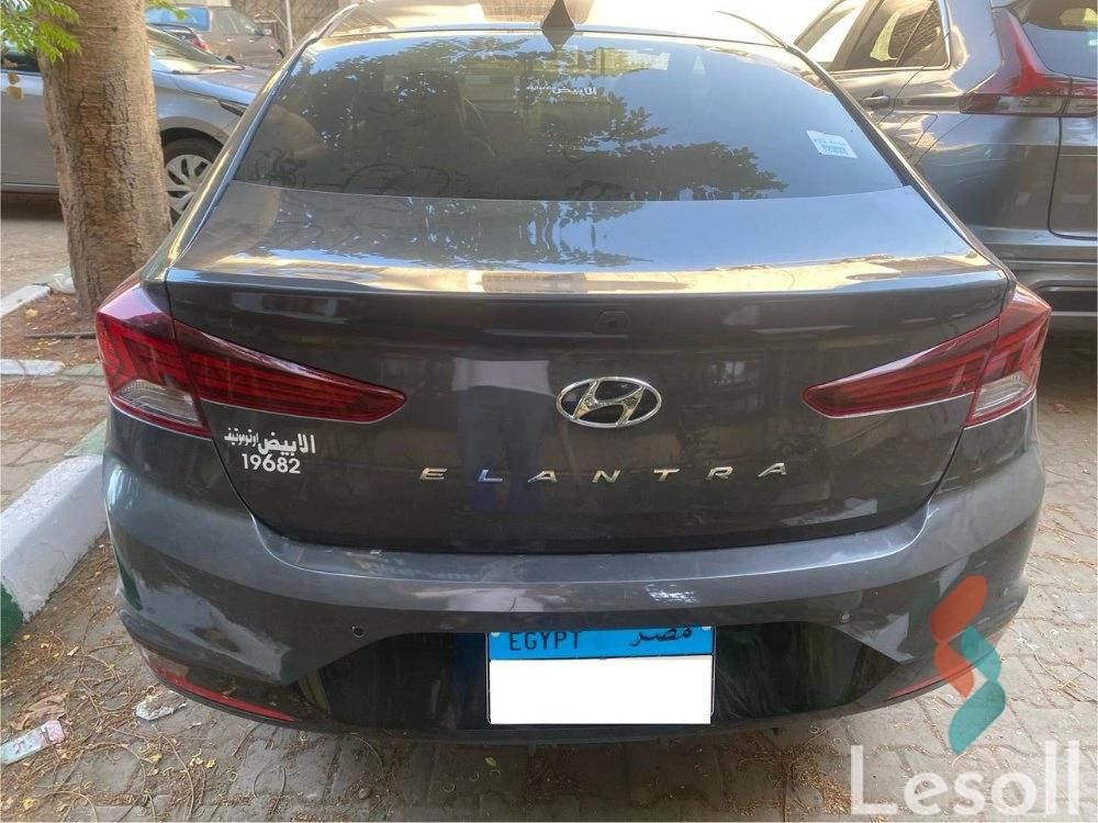 هيونداي إلنترا اوتوماتك مستعملة رمادي داكن موديل 2025